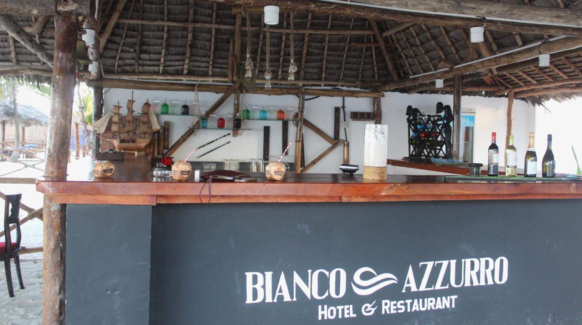 Bianco Azzurro Hotel & Restaurant 프와니 음찬가니 외부 사진